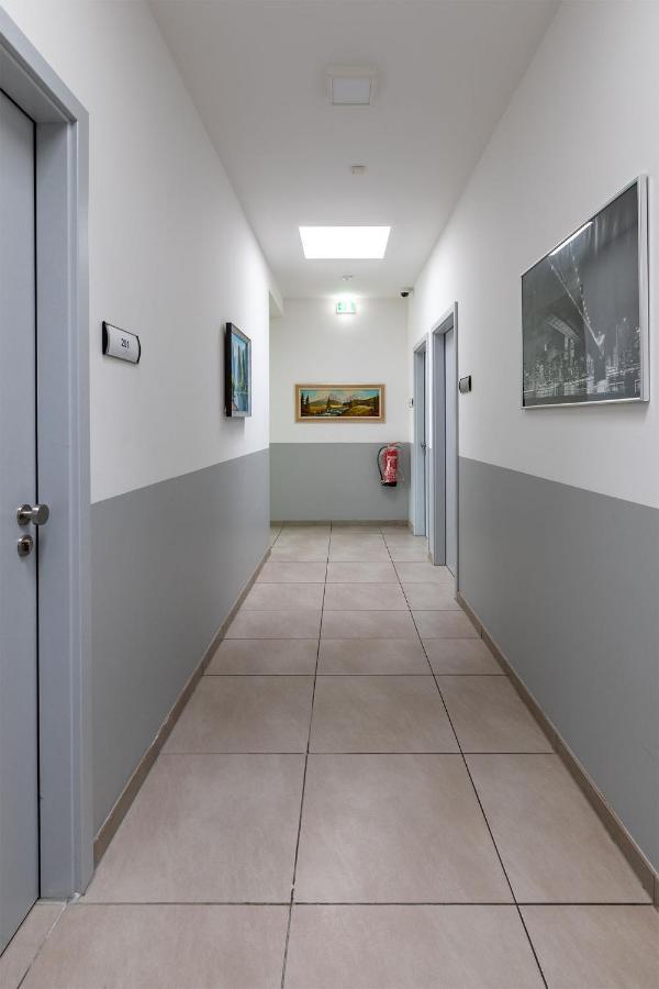 Boardinghouse Kayser Guenstige Monteursunterkunft, Monteurwohnung In Hanau Bei Frankfurt Am Main Und Aschaffenburg, Kostenfreie Parkplaetze! ภายนอก รูปภาพ